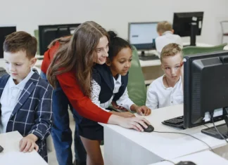 What Are the Challenges of Using Technology in Schools? What Are the Challenges of Using Technology in Schools?